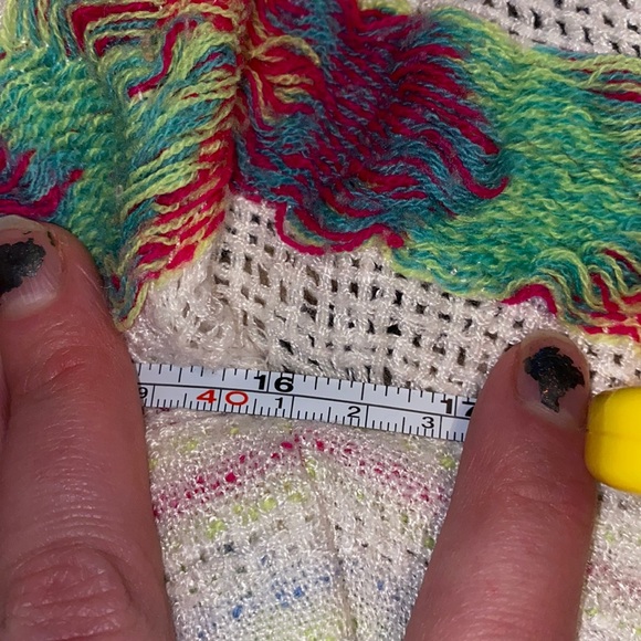 3/$30 Billabong Crop Top - Picture 3 of 9